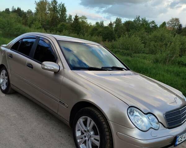 Бежевый Мерседес Ц-Класс, объемом двигателя 1.8 л и пробегом 240 тыс. км за 5000 $, фото 1 на Automoto.ua