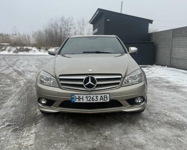 Бежевый Мерседес Ц-Класс, объемом двигателя 1.8 л и пробегом 195 тыс. км за 6999 $, фото 1 на Automoto.ua