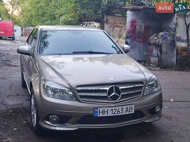 Бежевий Мерседес Ц-Клас, об'ємом двигуна 1.8 л та пробігом 185 тис. км за 6950 $, фото 1 на Automoto.ua