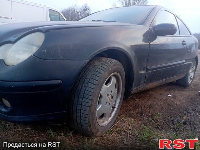 Черный Мерседес Ц-Класс, объемом двигателя 2 л и пробегом 200 тыс. км за 2000 $, фото 1 на Automoto.ua