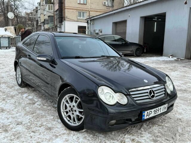 Чорний Мерседес Ц-Клас, об'ємом двигуна 2 л та пробігом 258 тис. км за 3700 $, фото 1 на Automoto.ua
