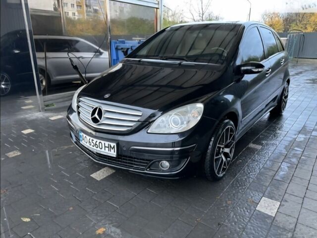 Черный Мерседес Ц-Класс, объемом двигателя 2 л и пробегом 295 тыс. км за 5600 $, фото 1 на Automoto.ua