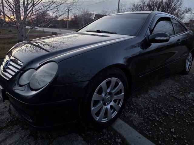 Черный Мерседес Ц-Класс, объемом двигателя 2 л и пробегом 207 тыс. км за 6000 $, фото 1 на Automoto.ua