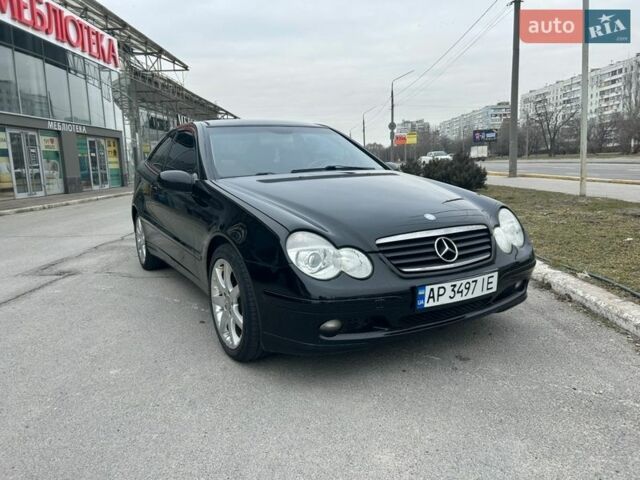 Черный Мерседес Ц-Класс, объемом двигателя 2 л и пробегом 274 тыс. км за 4400 $, фото 1 на Automoto.ua