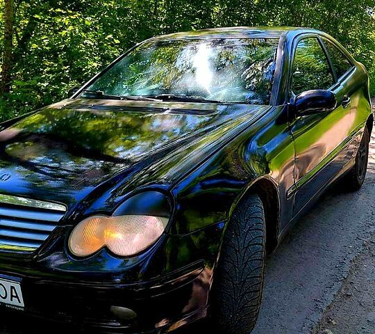Чорний Мерседес Ц-Клас, об'ємом двигуна 2 л та пробігом 210 тис. км за 3500 $, фото 1 на Automoto.ua