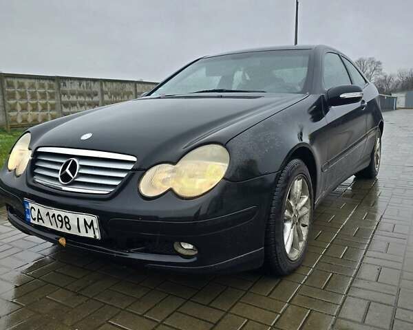 Черный Мерседес Ц-Класс, объемом двигателя 1.8 л и пробегом 300 тыс. км за 3300 $, фото 1 на Automoto.ua