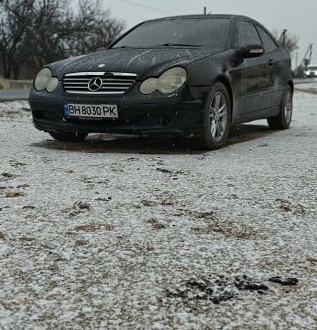 Черный Мерседес Ц-Класс, объемом двигателя 2.1 л и пробегом 450 тыс. км за 6500 $, фото 1 на Automoto.ua