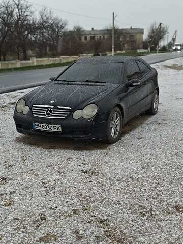 Черный Мерседес Ц-Класс, объемом двигателя 2.1 л и пробегом 450 тыс. км за 6500 $, фото 1 на Automoto.ua
