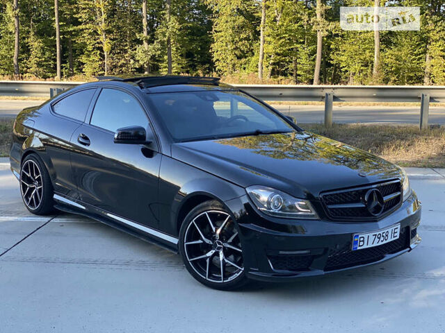 Черный Мерседес Ц-Класс, объемом двигателя 3.5 л и пробегом 167 тыс. км за 13000 $, фото 1 на Automoto.ua