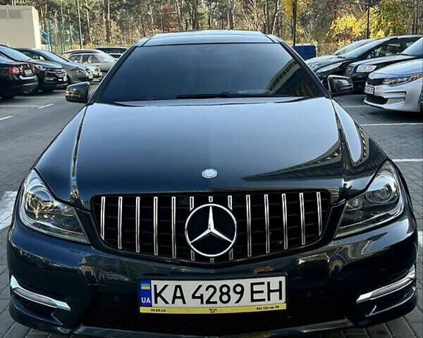 Черный Мерседес Ц-Класс, объемом двигателя 1.8 л и пробегом 208 тыс. км за 12500 $, фото 1 на Automoto.ua