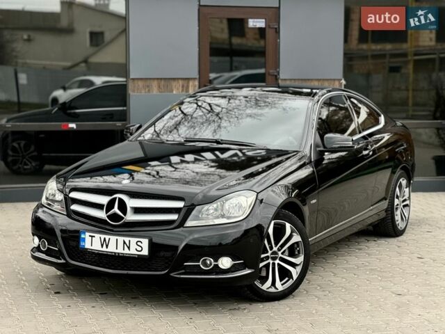 Черный Мерседес Ц-Класс, объемом двигателя 1.8 л и пробегом 188 тыс. км за 13900 $, фото 1 на Automoto.ua