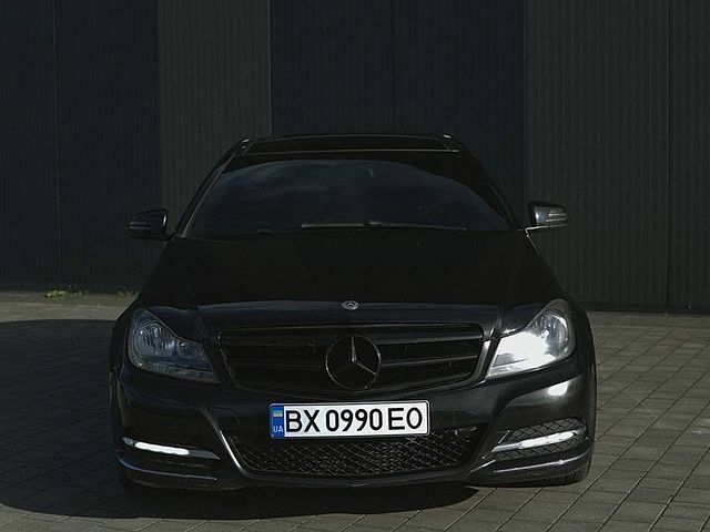 Черный Мерседес Ц-Класс, объемом двигателя 1.8 л и пробегом 210 тыс. км за 10200 $, фото 1 на Automoto.ua