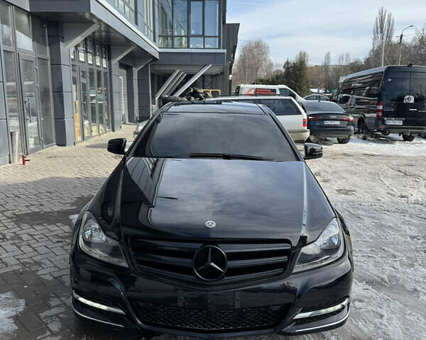 Чорний Мерседес Ц-Клас, об'ємом двигуна 1.8 л та пробігом 201 тис. км за 11500 $, фото 1 на Automoto.ua