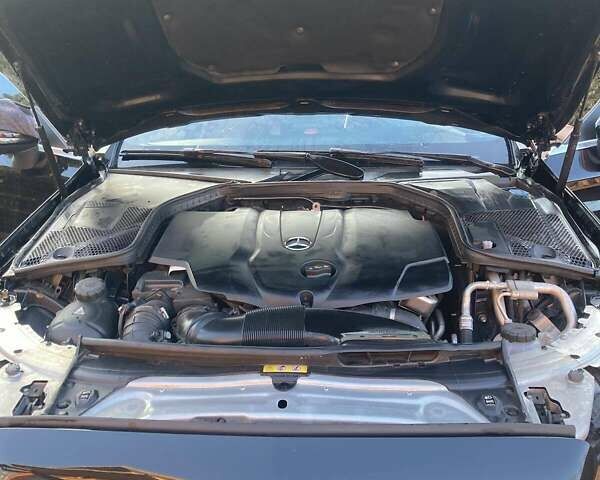 Черный Мерседес Ц-Класс, объемом двигателя 2.14 л и пробегом 140 тыс. км за 30000 $, фото 1 на Automoto.ua