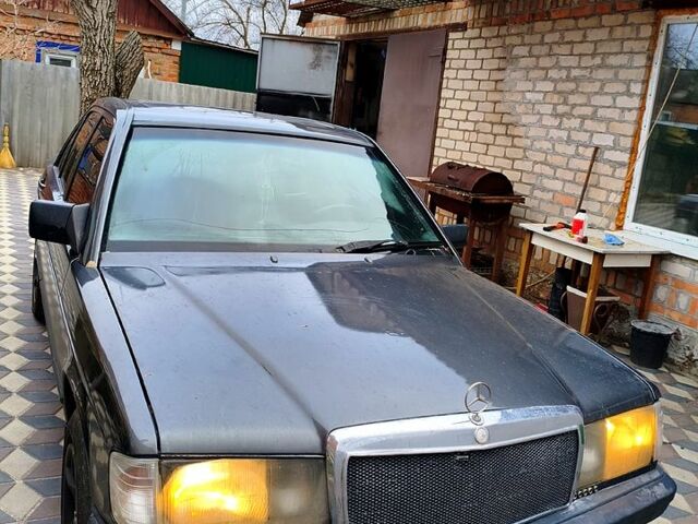 Черный Мерседес Ц-Класс, объемом двигателя 2 л и пробегом 75 тыс. км за 2000 $, фото 1 на Automoto.ua