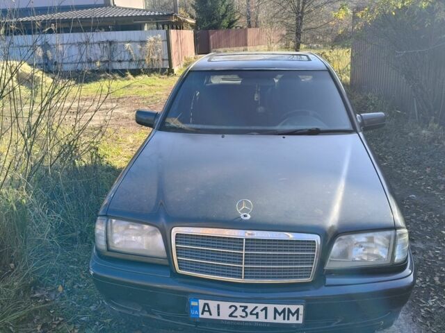 Чорний Мерседес Ц-Клас, об'ємом двигуна 2.2 л та пробігом 300 тис. км за 714 $, фото 1 на Automoto.ua