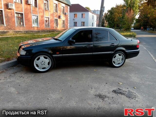 Черный Мерседес Ц-Класс, объемом двигателя 2.2 л и пробегом 357 тыс. км за 2500 $, фото 1 на Automoto.ua