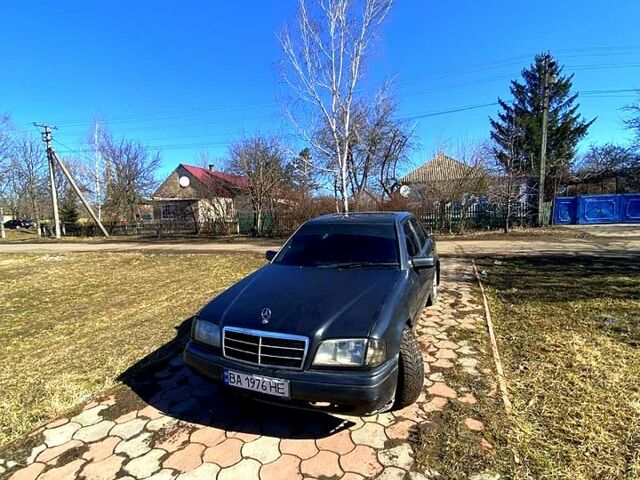 Черный Мерседес Ц-Класс, объемом двигателя 1.8 л и пробегом 0 тыс. км за 2300 $, фото 1 на Automoto.ua