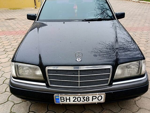 Чорний Мерседес Ц-Клас, об'ємом двигуна 2.2 л та пробігом 244 тис. км за 3700 $, фото 1 на Automoto.ua