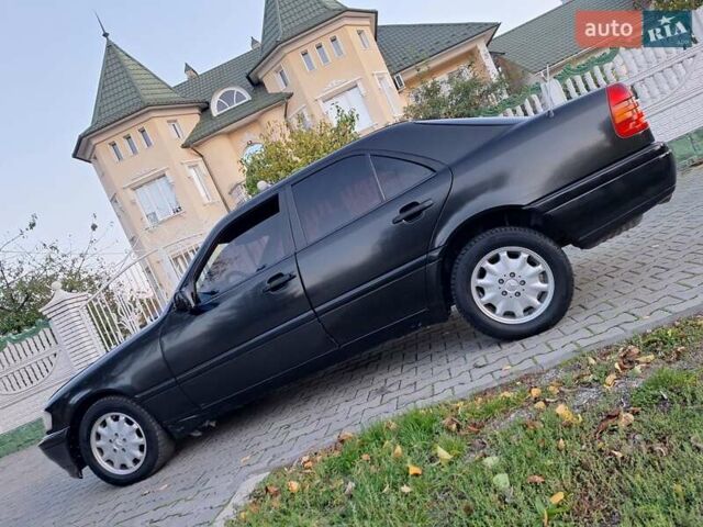 Чорний Мерседес Ц-Клас, об'ємом двигуна 1.8 л та пробігом 293 тис. км за 1600 $, фото 1 на Automoto.ua