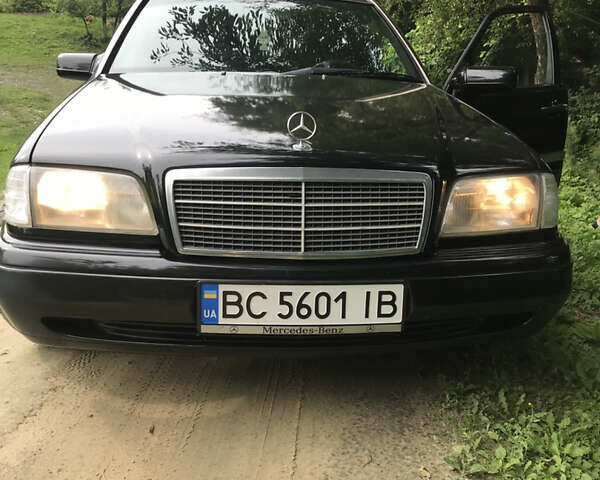 Черный Мерседес Ц-Класс, объемом двигателя 1.8 л и пробегом 400 тыс. км за 1700 $, фото 1 на Automoto.ua