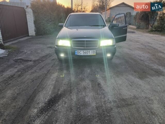Чорний Мерседес Ц-Клас, об'ємом двигуна 1.8 л та пробігом 413 тис. км за 2000 $, фото 1 на Automoto.ua