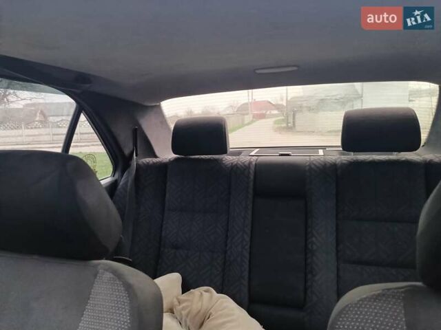 Чорний Мерседес Ц-Клас, об'ємом двигуна 2 л та пробігом 400 тис. км за 3000 $, фото 1 на Automoto.ua