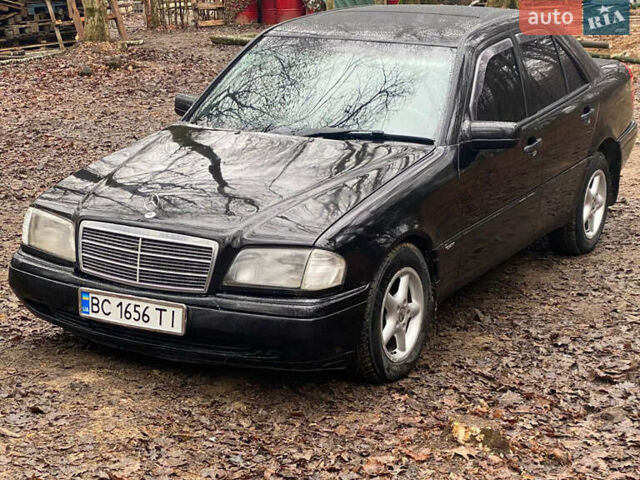 Черный Мерседес Ц-Класс, объемом двигателя 1.8 л и пробегом 384 тыс. км за 3000 $, фото 1 на Automoto.ua