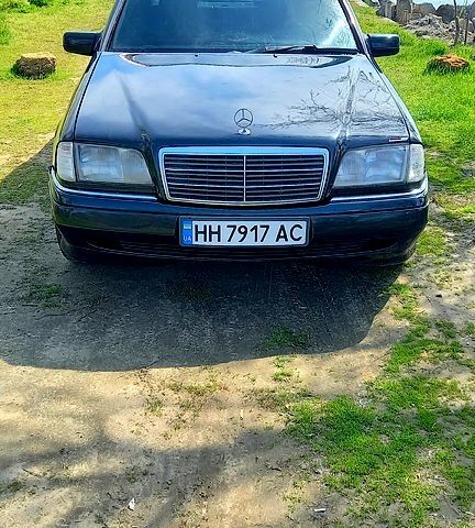 Чорний Мерседес Ц-Клас, об'ємом двигуна 2.2 л та пробігом 0 тис. км за 2750 $, фото 1 на Automoto.ua