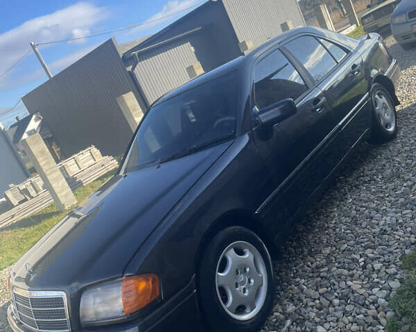 Чорний Мерседес Ц-Клас, об'ємом двигуна 1.8 л та пробігом 350 тис. км за 3000 $, фото 1 на Automoto.ua