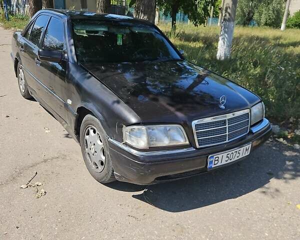 Чорний Мерседес Ц-Клас, об'ємом двигуна 2.3 л та пробігом 400 тис. км за 3200 $, фото 1 на Automoto.ua