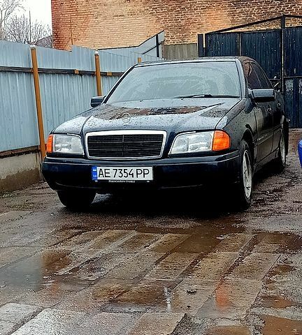 Черный Мерседес Ц-Класс, объемом двигателя 2 л и пробегом 0 тыс. км за 2600 $, фото 1 на Automoto.ua