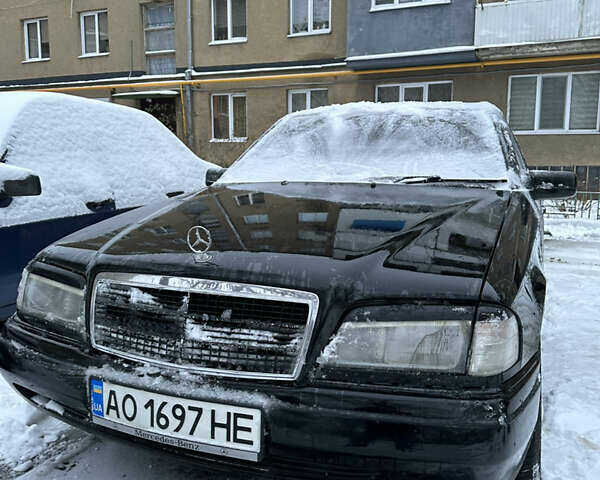 Черный Мерседес Ц-Класс, объемом двигателя 1.8 л и пробегом 256 тыс. км за 3700 $, фото 1 на Automoto.ua