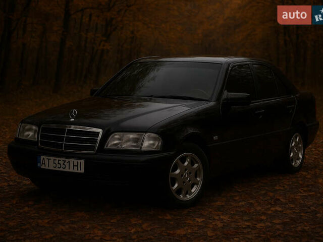 Мерседес Ц-Клас 1997 у Сторожинце на Automoto.ua Чорний Мерседес Ц-Клас, об'ємом двигуна 2 л та пробігом 400 тис. км за 3000 $, фото 1 на Automoto.ua