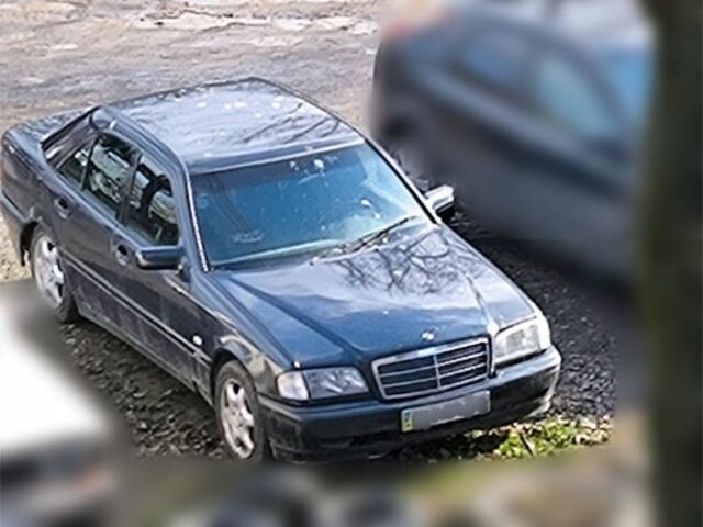 Черный Мерседес Ц-Класс, объемом двигателя 0 л и пробегом 200 тыс. км за 945 $, фото 1 на Automoto.ua