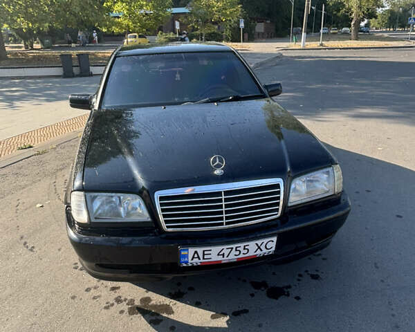 Чорний Мерседес Ц-Клас, об'ємом двигуна 1.8 л та пробігом 300 тис. км за 3000 $, фото 1 на Automoto.ua