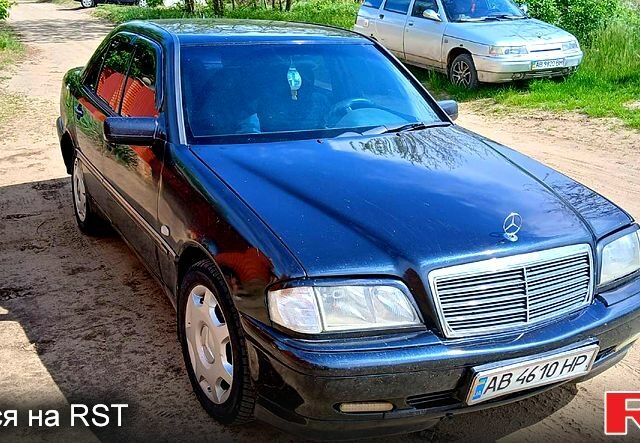 Чорний Мерседес Ц-Клас, об'ємом двигуна 1.8 л та пробігом 300 тис. км за 3100 $, фото 1 на Automoto.ua
