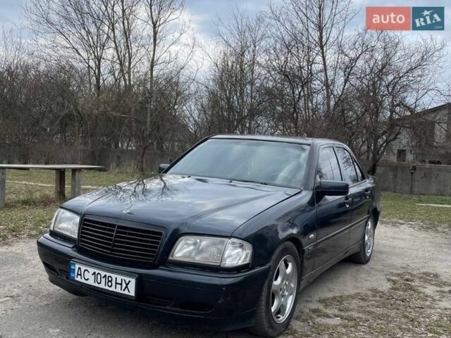 Черный Мерседес Ц-Класс, объемом двигателя 1.8 л и пробегом 524 тыс. км за 2300 $, фото 1 на Automoto.ua