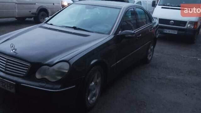 Черный Мерседес Ц-Класс, объемом двигателя 2.15 л и пробегом 400 тыс. км за 4300 $, фото 1 на Automoto.ua