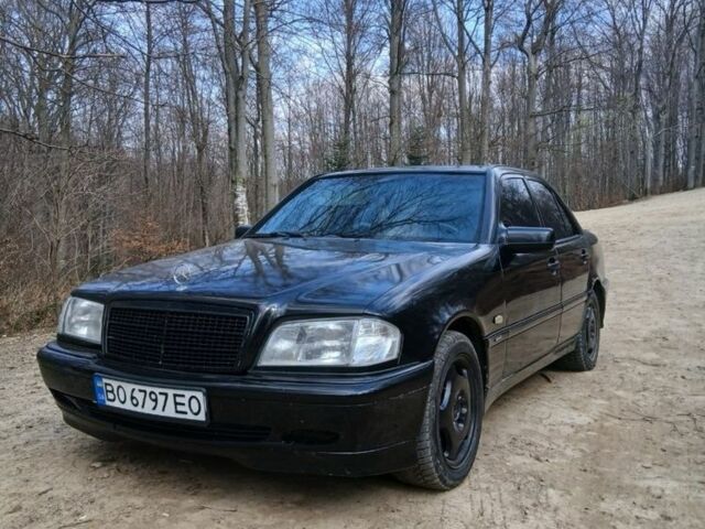 Черный Мерседес Ц-Класс, объемом двигателя 2 л и пробегом 250 тыс. км за 3100 $, фото 1 на Automoto.ua