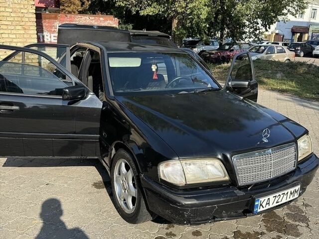 Чорний Мерседес Ц-Клас, об'ємом двигуна 1.8 л та пробігом 250 тис. км за 3008 $, фото 1 на Automoto.ua