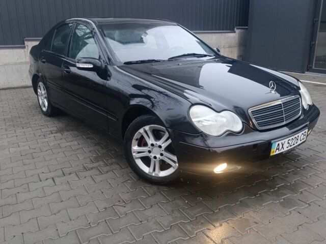 Чорний Мерседес Ц-Клас, об'ємом двигуна 2 л та пробігом 300 тис. км за 2900 $, фото 1 на Automoto.ua