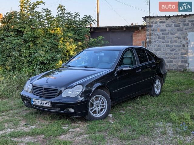 Чорний Мерседес Ц-Клас, об'ємом двигуна 2 л та пробігом 307 тис. км за 2150 $, фото 1 на Automoto.ua