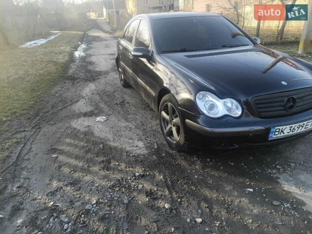 Чорний Мерседес Ц-Клас, об'ємом двигуна 2 л та пробігом 360 тис. км за 4100 $, фото 1 на Automoto.ua