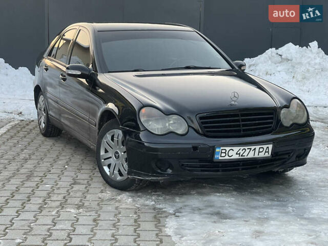 Черный Мерседес Ц-Класс, объемом двигателя 2.15 л и пробегом 370 тыс. км за 2750 $, фото 1 на Automoto.ua