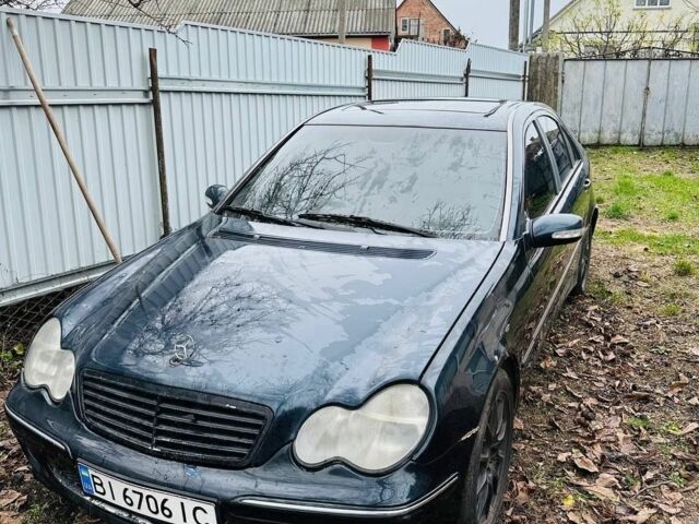 Черный Мерседес Ц-Класс, объемом двигателя 2.7 л и пробегом 400 тыс. км за 4200 $, фото 1 на Automoto.ua