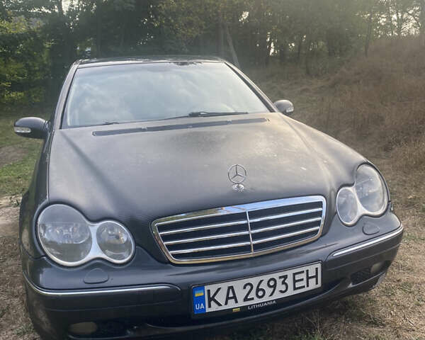 Черный Мерседес Ц-Класс, объемом двигателя 2.7 л и пробегом 300 тыс. км за 3400 $, фото 1 на Automoto.ua