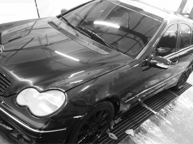 Чорний Мерседес Ц-Клас, об'ємом двигуна 0 л та пробігом 402 тис. км за 2950 $, фото 1 на Automoto.ua