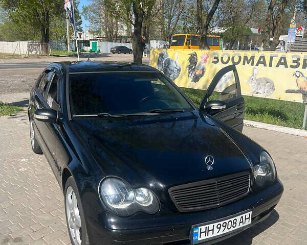 Черный Мерседес Ц-Класс, объемом двигателя 2.2 л и пробегом 999 тыс. км за 5200 $, фото 1 на Automoto.ua
