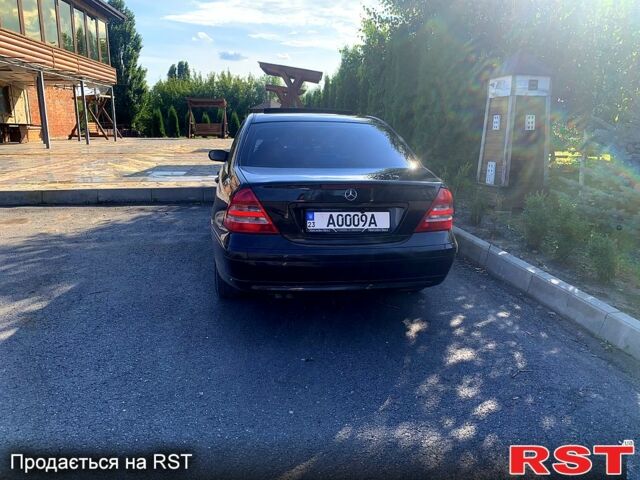 Чорний Мерседес Ц-Клас, об'ємом двигуна 1.8 л та пробігом 240 тис. км за 5500 $, фото 1 на Automoto.ua